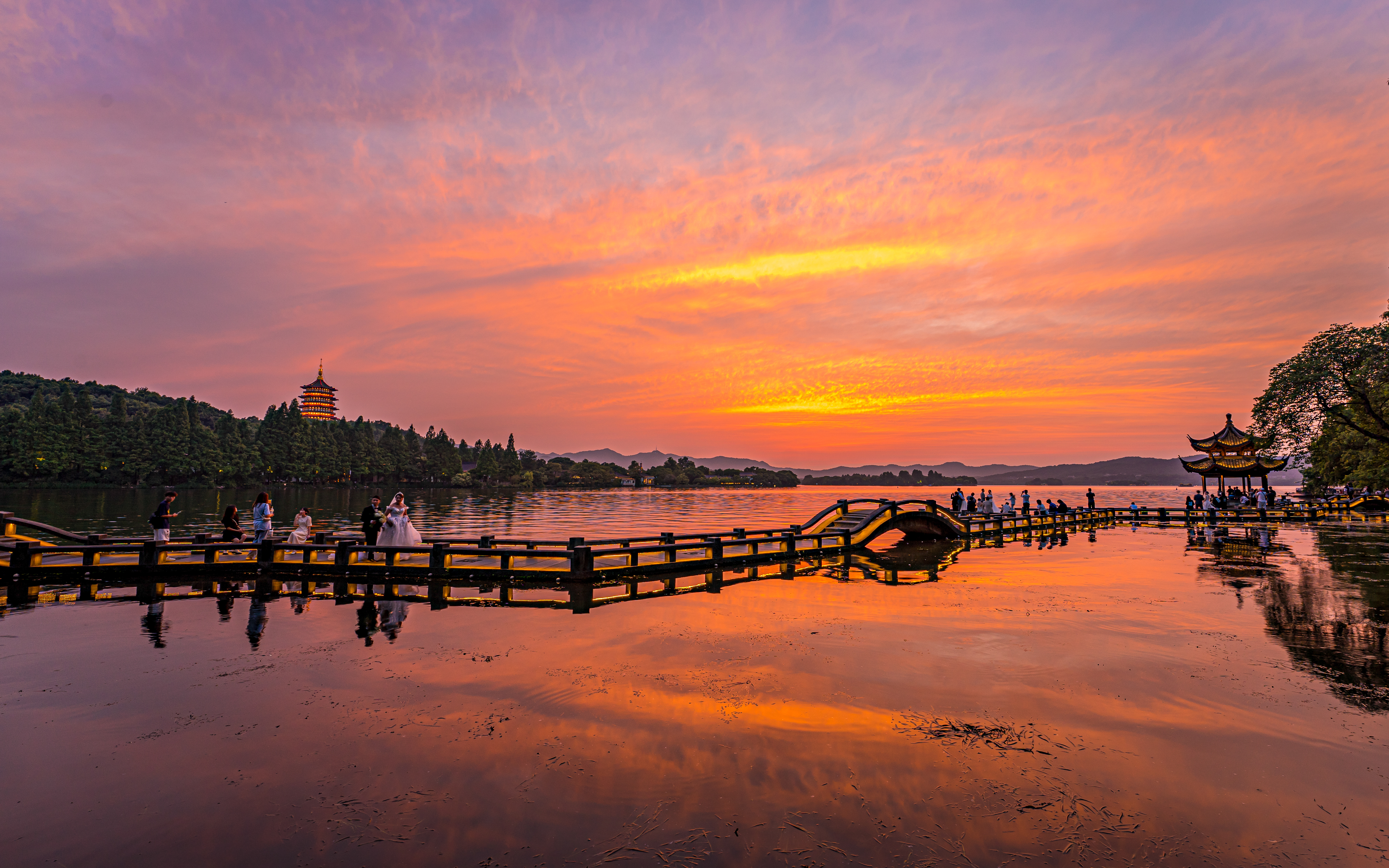 Западното езеро